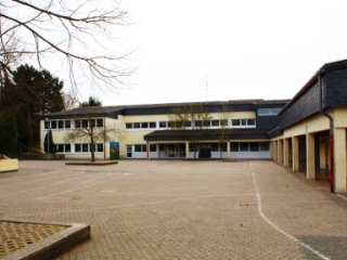 Grundschule Ansicht vom Pausenhof